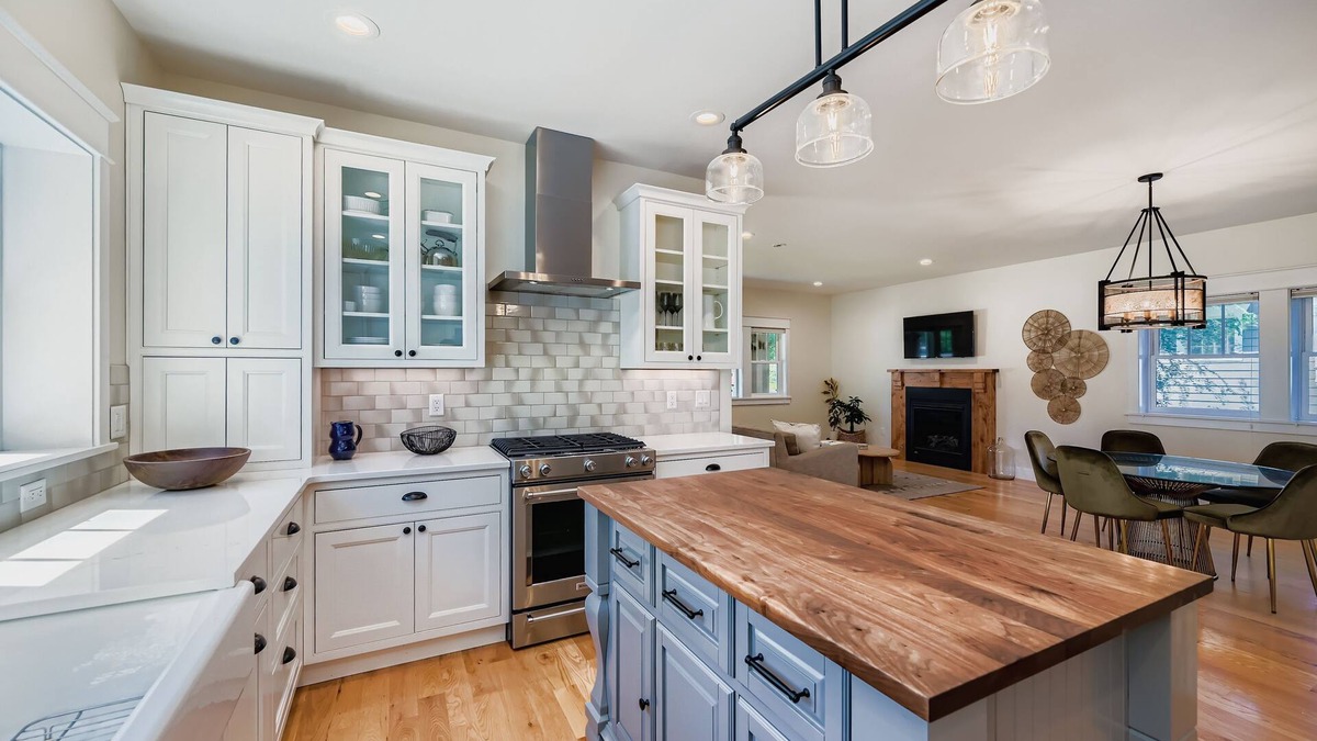 Longmont House | Idyllic Downtown Longmont 5-BDR Retreat