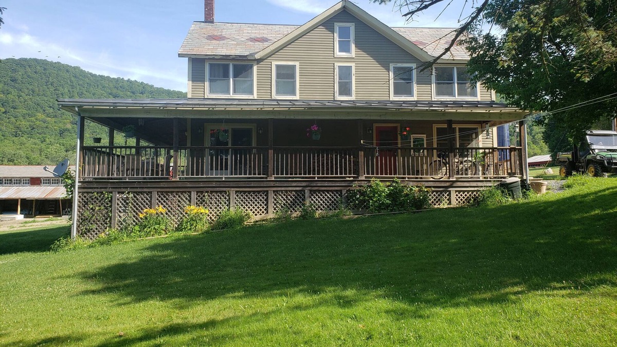 Town of White Creek House | Idyllic Farm Cottage