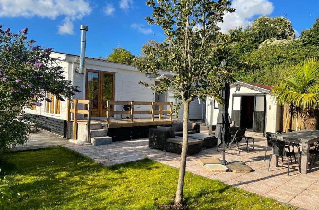 Ooltgensplaat House | Idyllic holiday home in Ooltgensplaat on the water