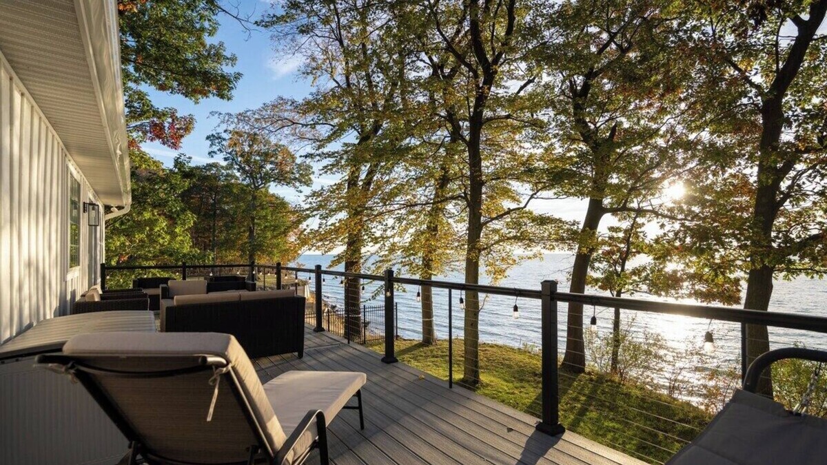 Fennville House | Idyllic Lakeside Cottage with Stunning Lake