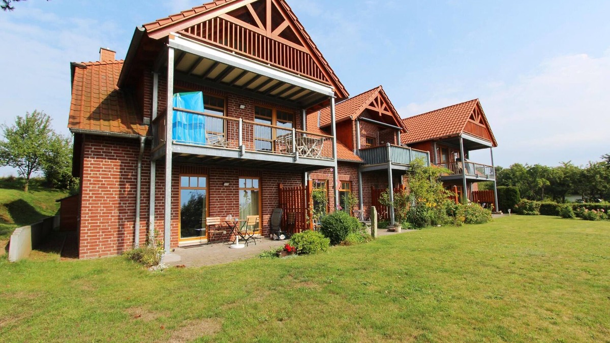 Neuendorf Apartment | Idyllic location, vacation apartment with terrace, sea view - Haus Sonnenblume FeWo 04