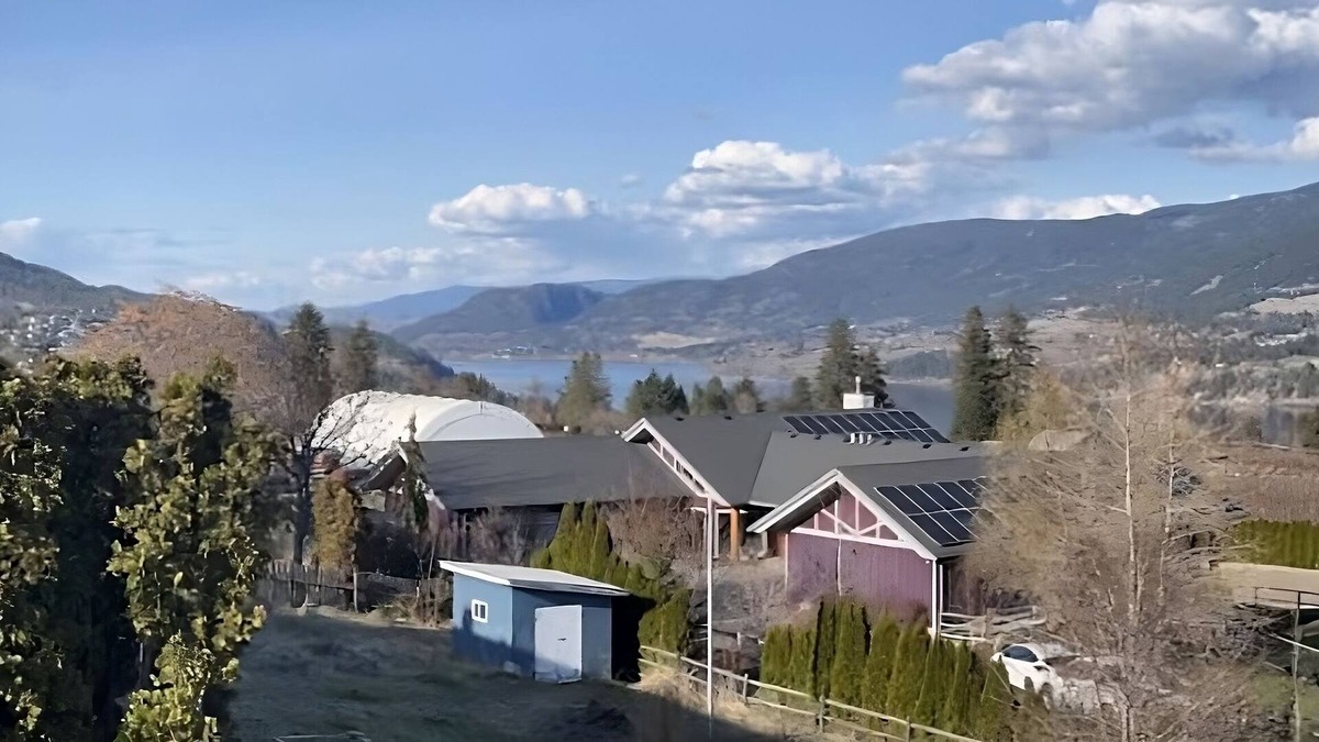 Central Okanagan Cabin | Idyllic Okanagan Retreat with Spectacular Views