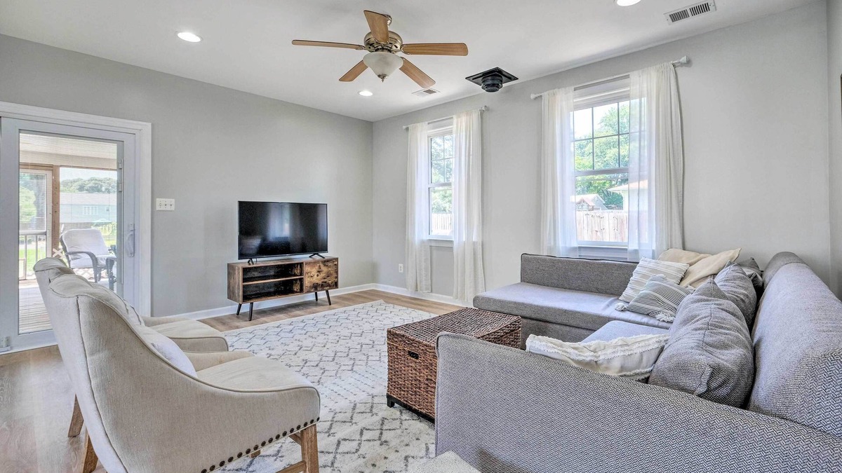 Green Haven House | Idyllic Pasadena Retreat with Garden + Hot Tub!