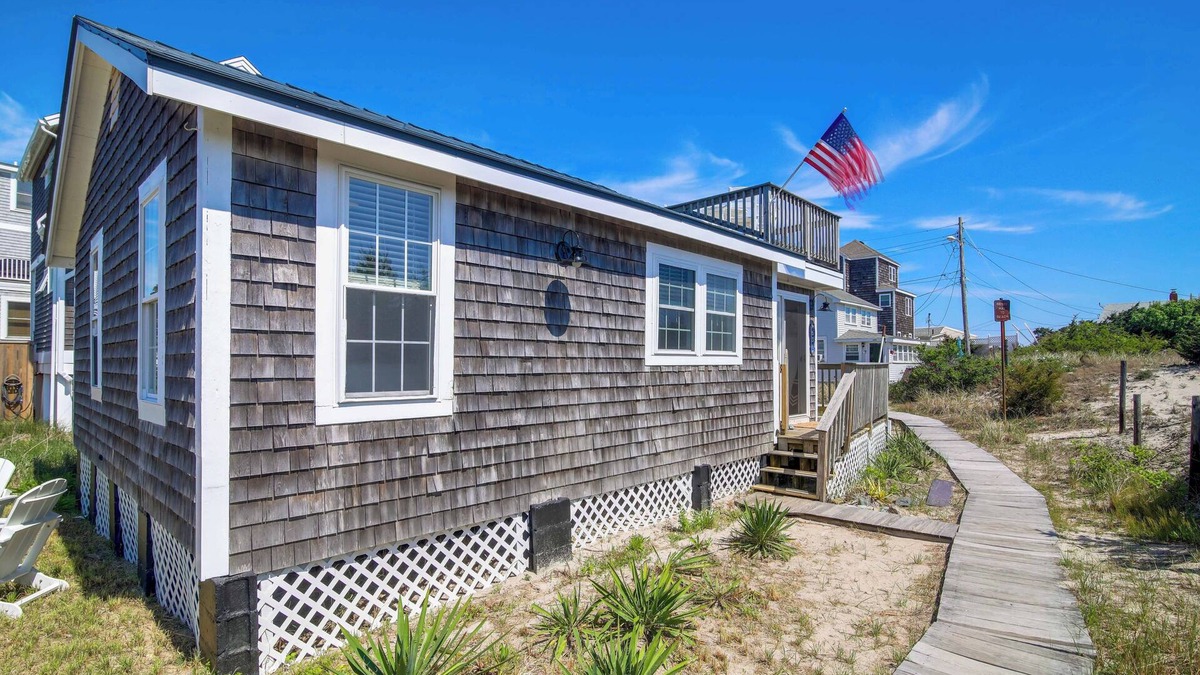 Plymouth Cottage | Idyllic Plymouth Vacation Rental - Steps to Beach!