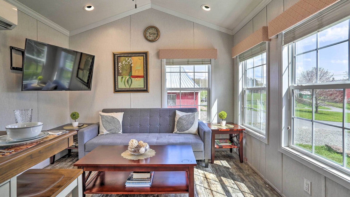 Pleasant Mount Cottage | Idyllic Poconos Cottage w/ Deck & Community Perks!
