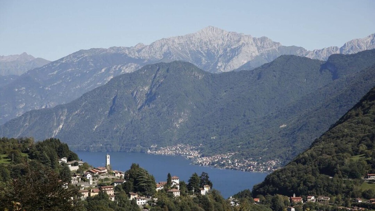 Cerano d'Intelvi Apartment | IDYLLIC RENTAL, LARGE PRIVATE GARDEN, MAGNIFICENT VIEW OF LAKE AND MOUNTAINS