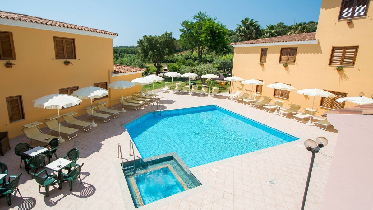 Sos Alinos Apartment | Idyllic Residence Cala Viola B4 one Bedroom Apartment sleeps 4 persons