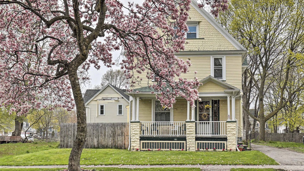 Rochester Apartment | Idyllic Rochester Apt w/Hot Tub: 2 Miles to Dtwn!