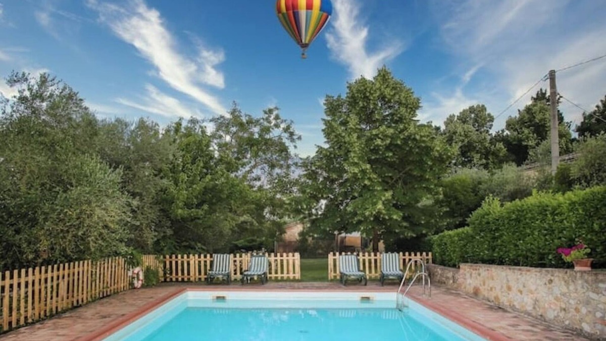 Siena Villa | Idyllic Siena Retreat Vineyard View