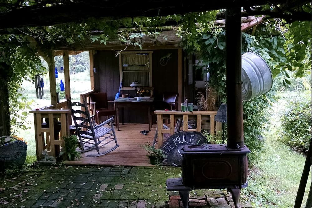 Sparta House | Idyllic Tiny House Rental on a Peaceful Farm in Middle Tennessee