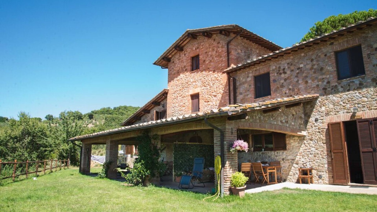 Citta della Pieve Apartment | Idyllic Tuscan-Umbrian apartments within a villa with pool