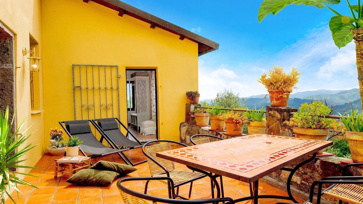 Podenzana House | Idyllically situated holiday home with roof terrace