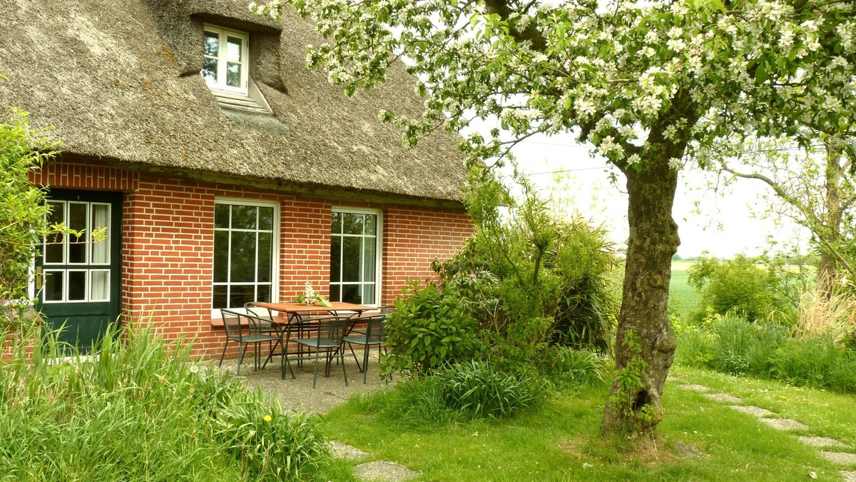 Tetenbull Condo | Idyllische Reethaus-hälfte mit Kaminofen, Terrasse+garten/Ebenerdig
