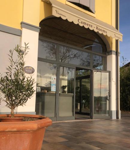 San Faustino-Madonnina-Quattroville Hotel | IL Borgo