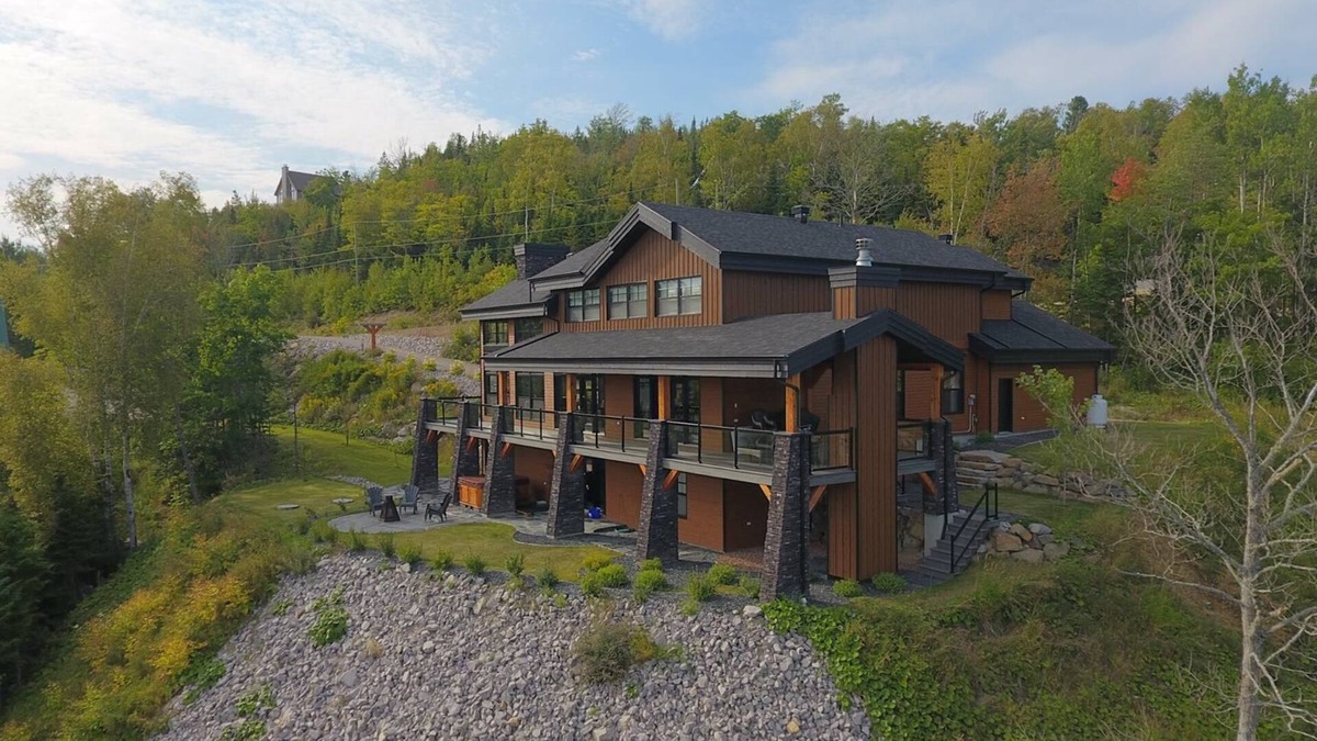 Petite-Riviere-Saint-Francois Cabin | Ilaali: Lodge-Style Chic Decor And Panoramic Views Of The St-Lawrence River