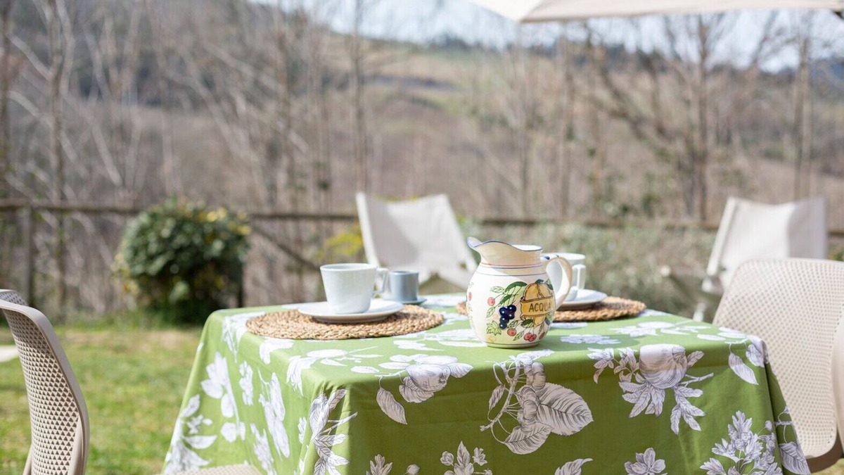 San Pietro in Bossolo Cottage | Il Girasole, apartment in farmhouse with garden in the heart of Chianti