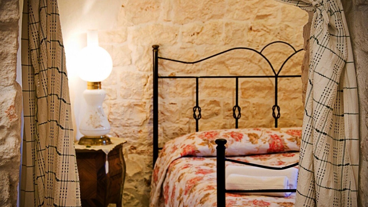 Martina Franca House | Il Panoramico: trullo house from the 1800s with a view of the vineyard and the Valle d'Itria