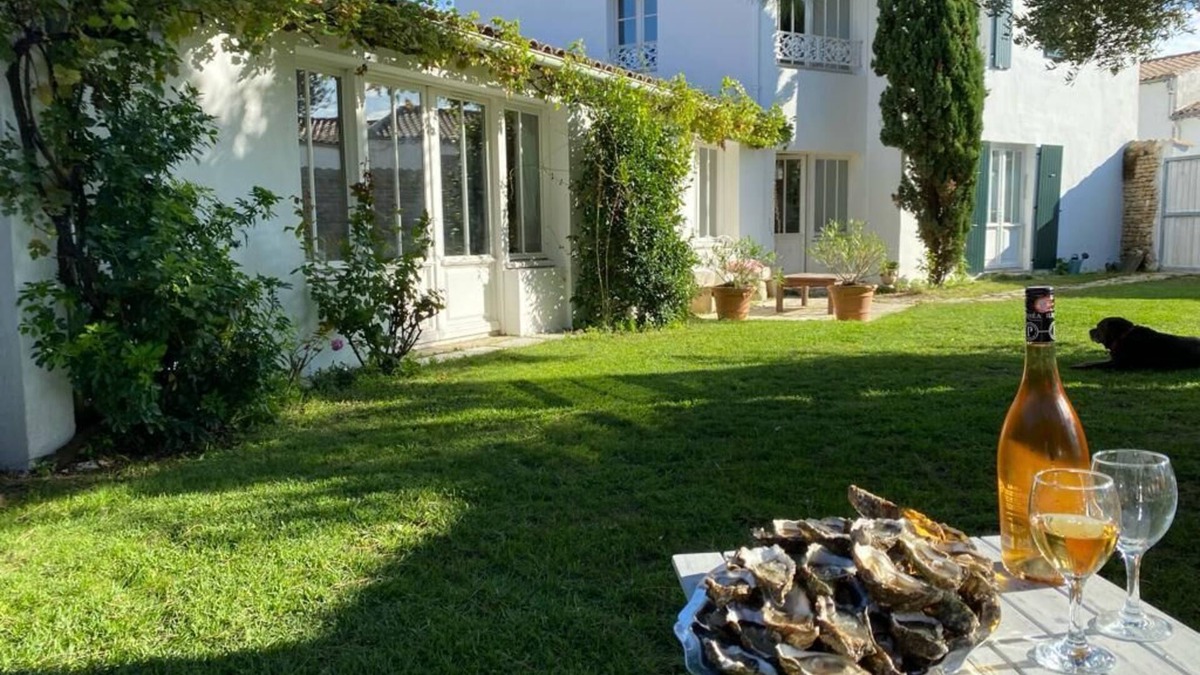 Loix House | Ile de ré - loix - typical Ré house with great backyard,