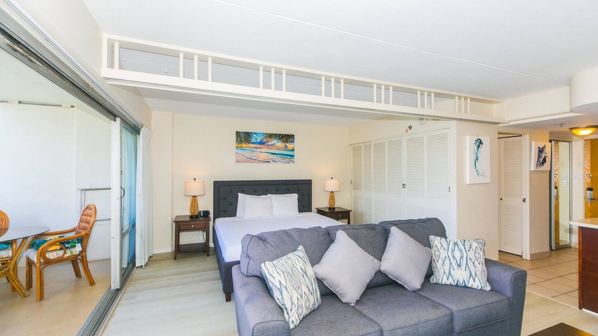 Waikiki Condo | Ilikai 1 Bedroom City Views, minutes to the Beach!