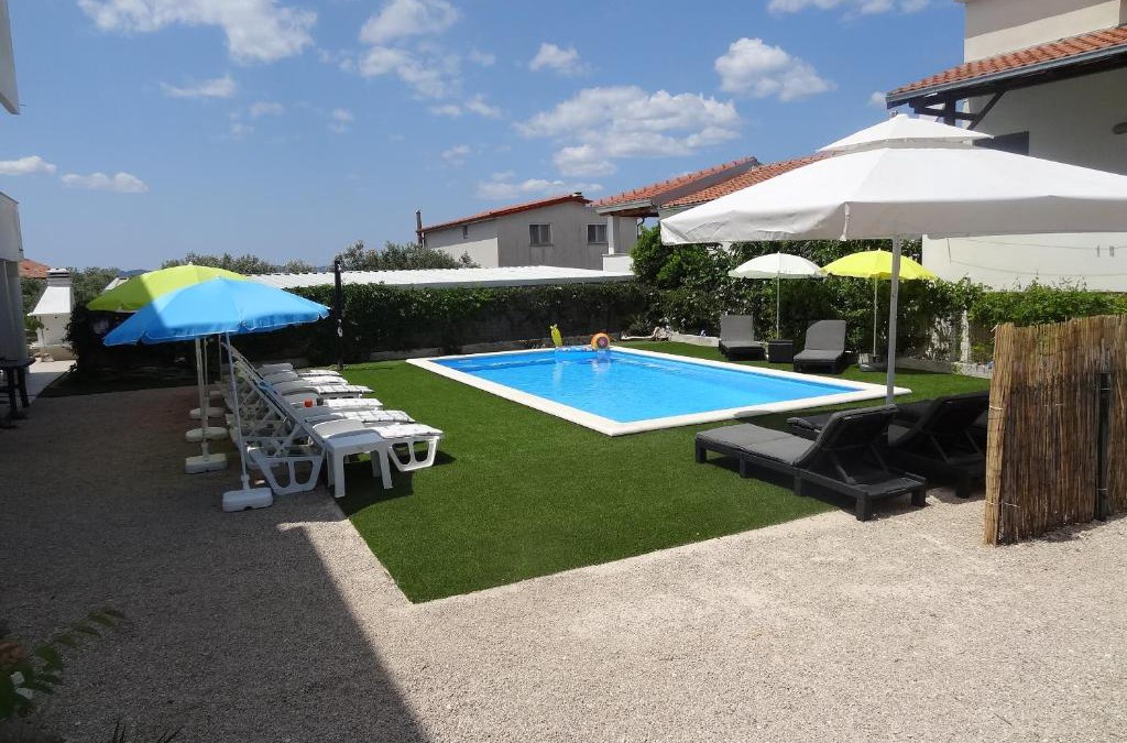 Zdrelac Apartment | Ilsad apartments - Apartment with pool 80 meters from sea - Great location