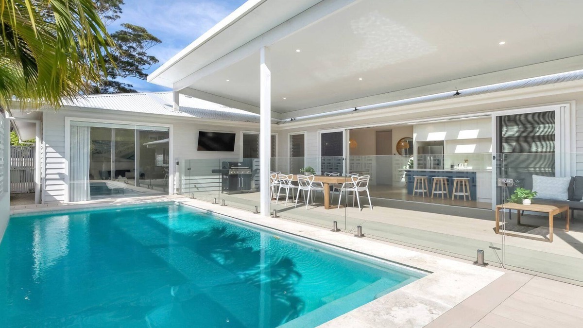 Bateau Bay House | ILUKA| pool, wifi, close to beach| Accom Holidays