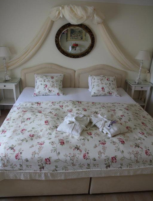 Wolfhausen Bed & Breakfast | Im Röseligarten