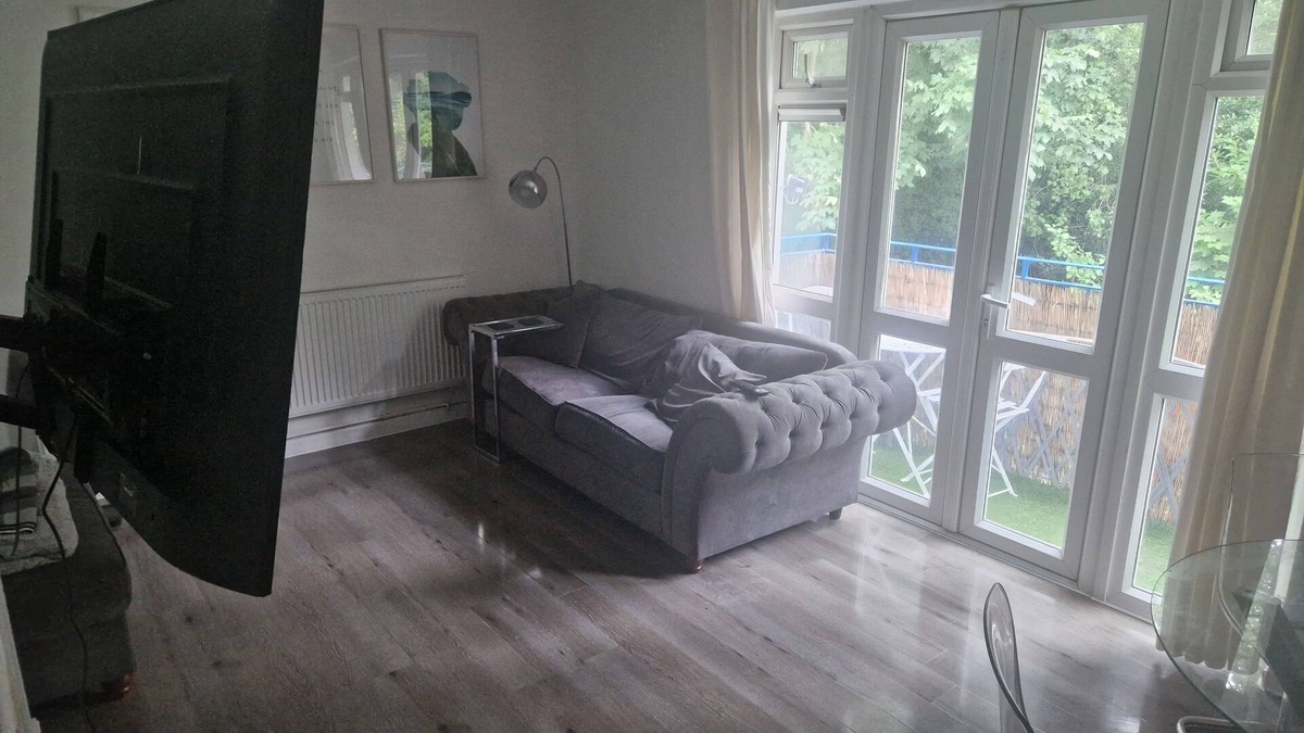 Waltham Forest Apartment | Immaculate 1-Bed Apartment in Woodford Green