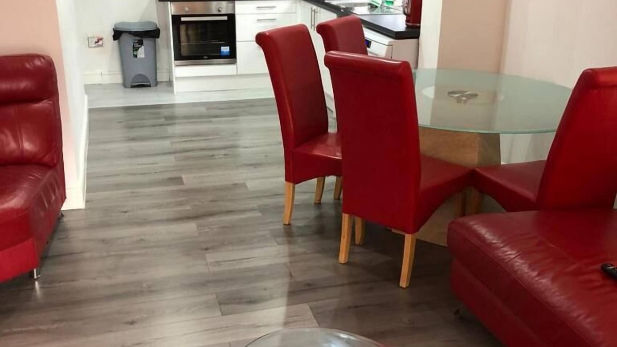 Lacey Green House | Immaculate 2-Bed House in High Wycombe HP14