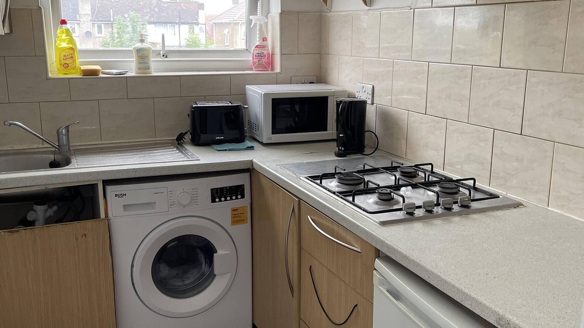 Heathrow Villages House | Immaculate 4-Bed House near Heathrow airport