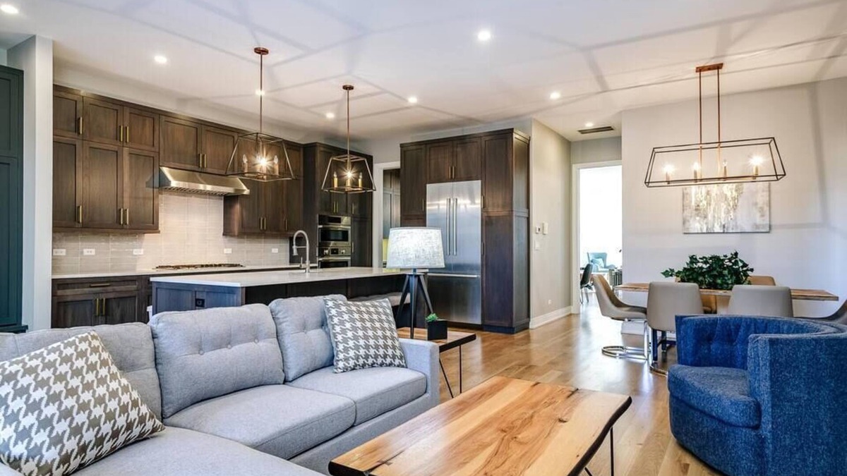 Near West Side Apartment | Immaculate Brand New Condo Downtown!