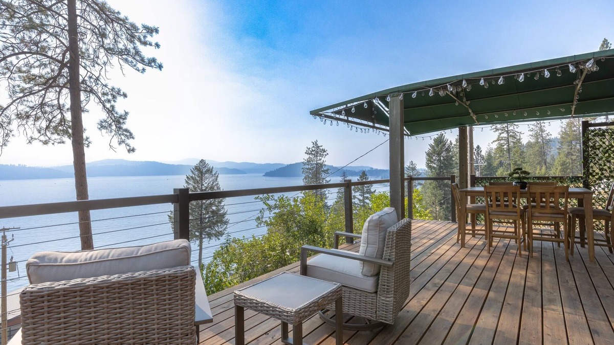 Coeur d'Alene House | Immaculate CDA Lake Views