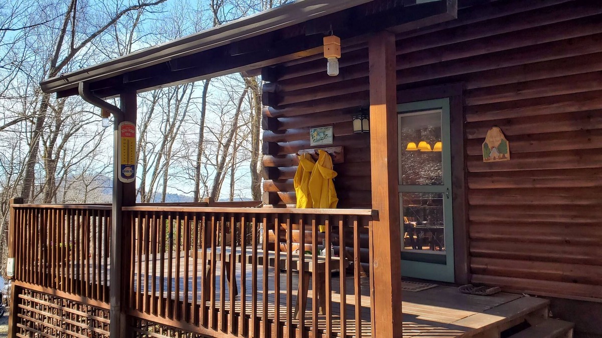 Clayton Cabin | Immaculate Cozy Cabin W/ Breathtaking Views