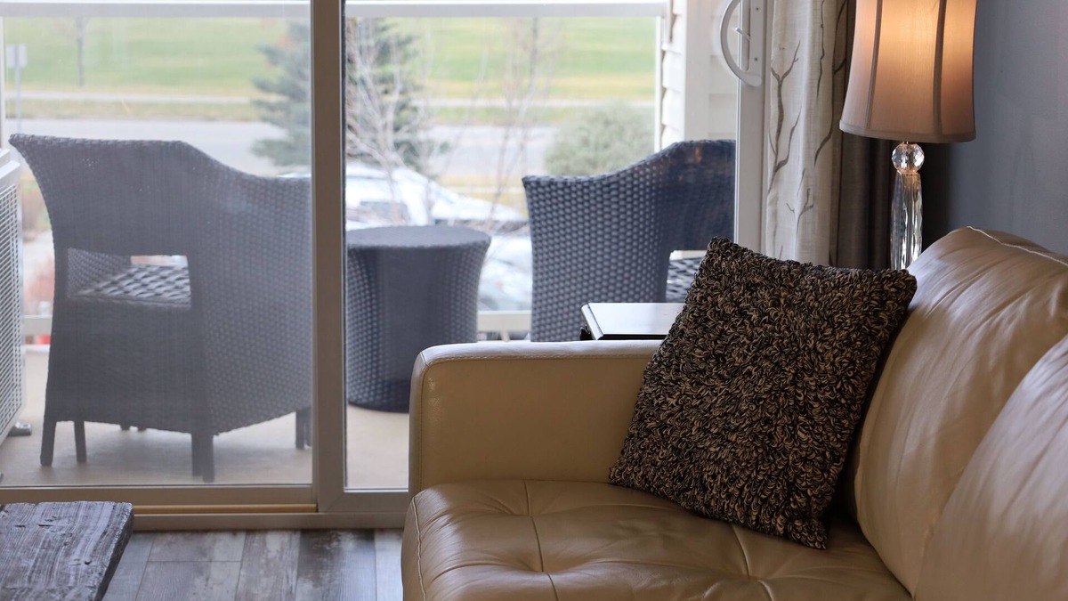 Saskatoon Condo | Immaculate + cozy condo across from park