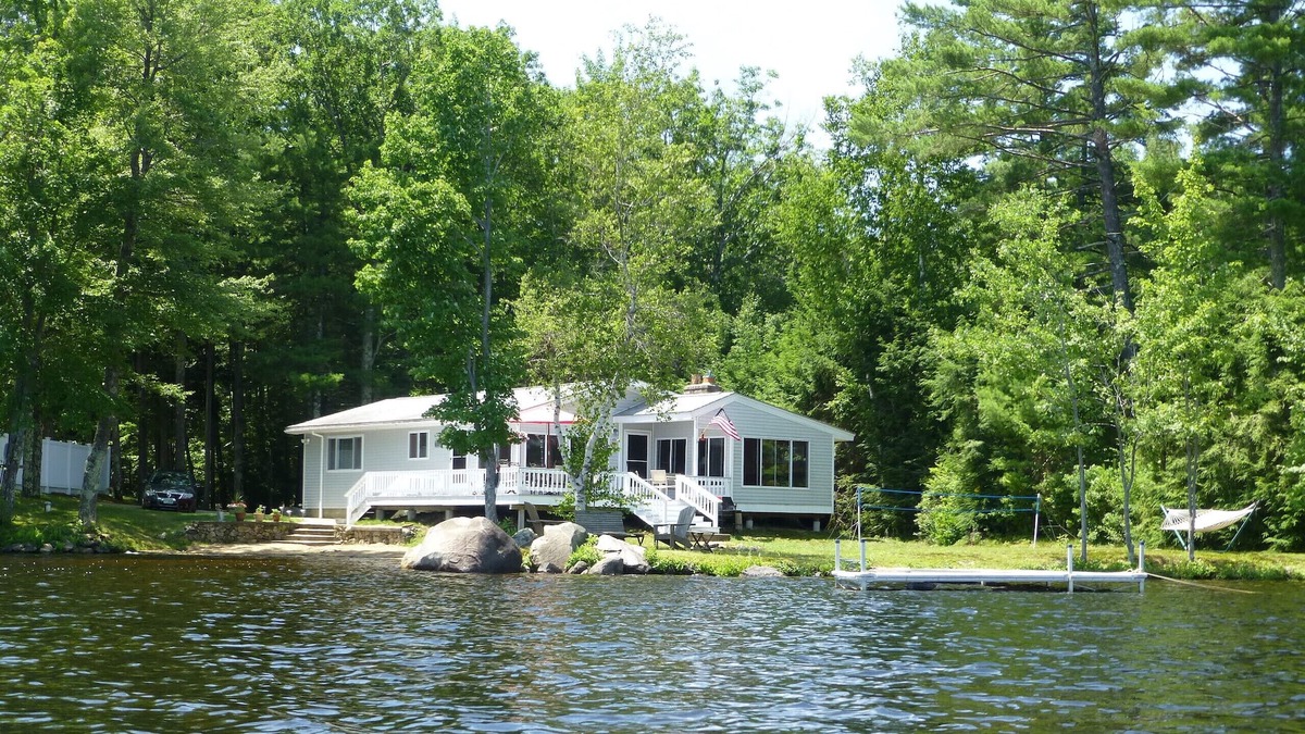 Barrington House | Immaculate Lake Front Home