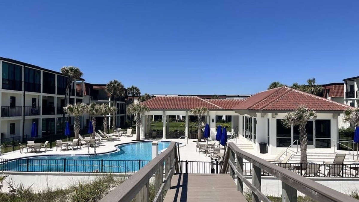 Jacksonville Beach Condo | Immaculate one bedroom condo ground floor in S Jax Bch