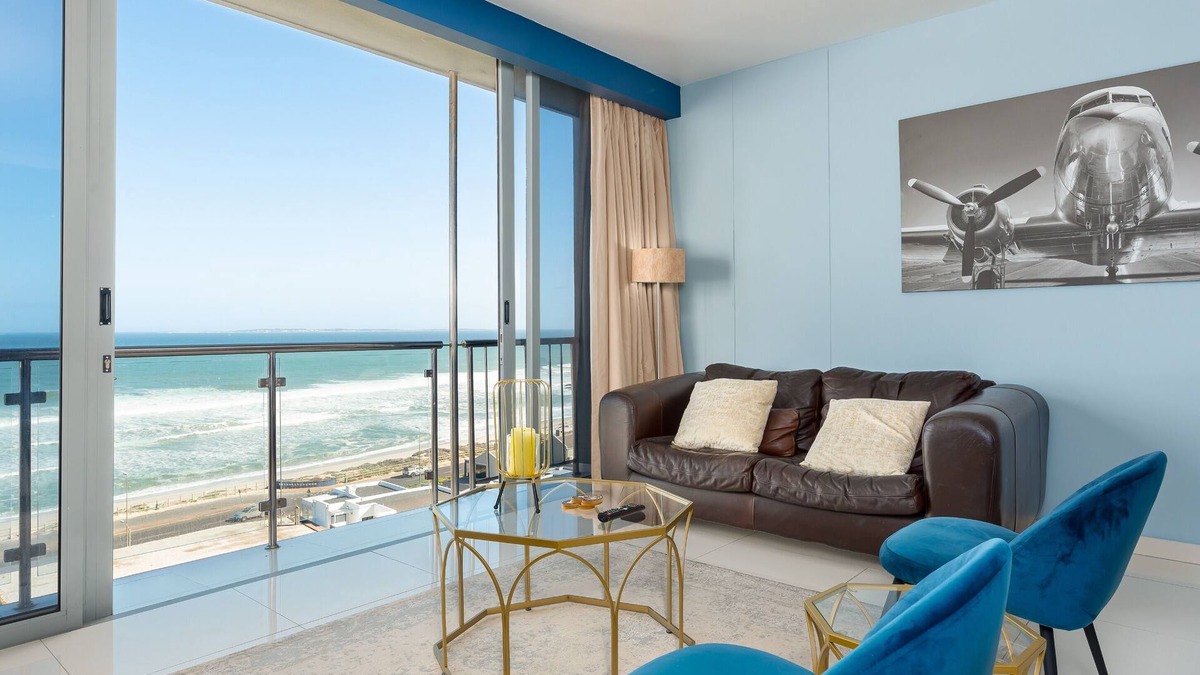 Bloubergstrand Apartment | Immaculate Sea Views from Beachfront Apartment