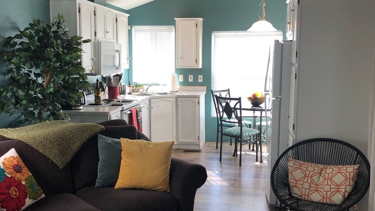 Tucson House | Immaculate & tastefully decorated park model in top Tucson Voyager Resort