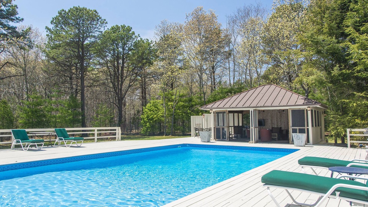Wainscott Woods House | Immaculate Wainscott House - Walk to Beach! Available this Summer!