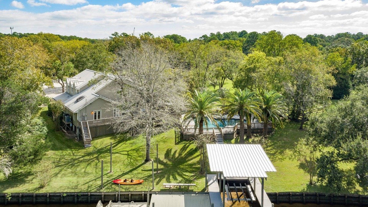 Dickinson House | Immaculate waterfront retreat on 4 acres with private pool & dock