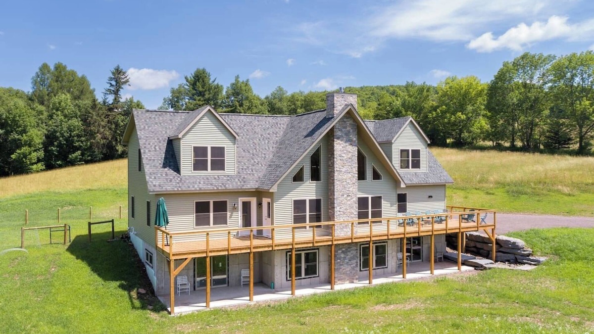 Bovina Center House | Immense 4BR Mountain Top Home with Acres of Privacy and Peace