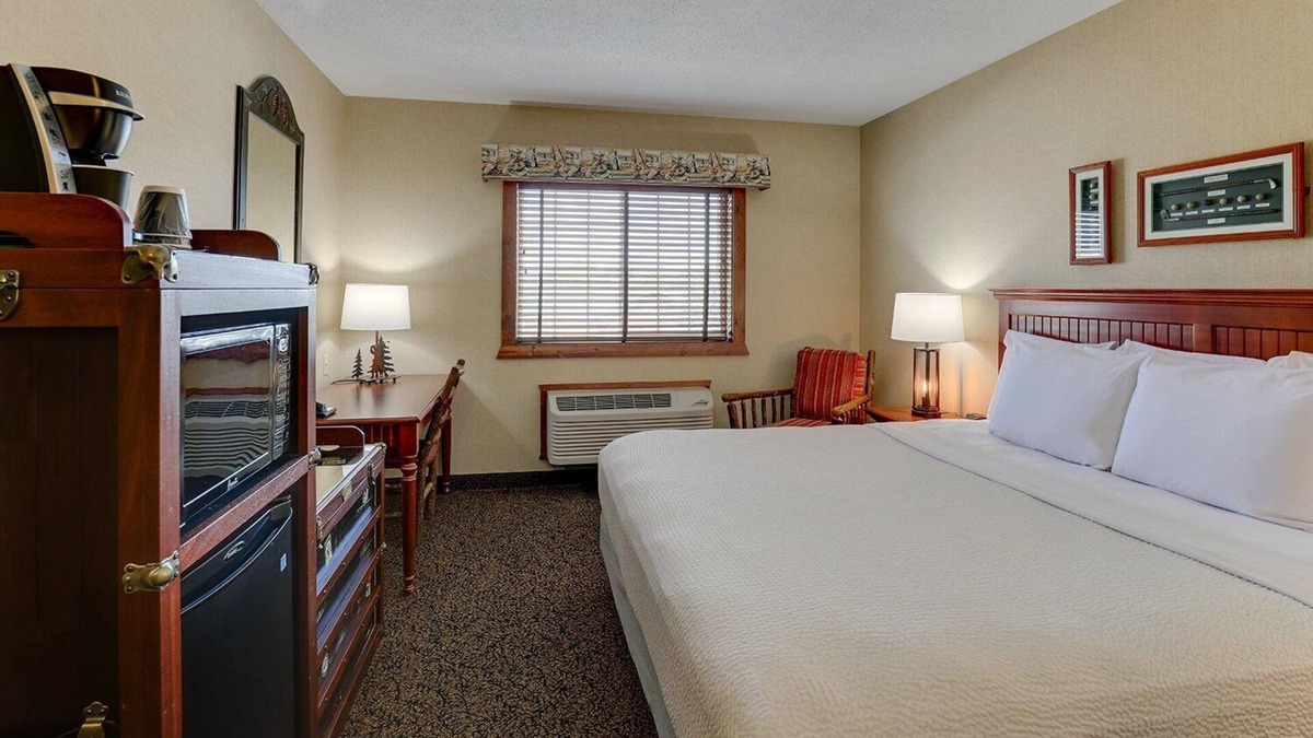 Galena Hotel | Immerse in Galena's History - Cozy Inn with Free Breakfast | 2 Units