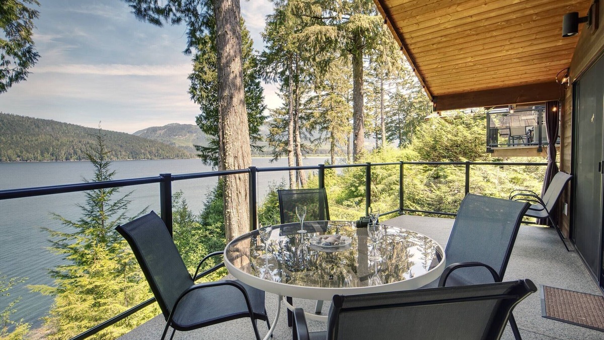 Port Renfrew Cottage | Immerse yourself in the splendour of the wild west coast of Vancouver Island.