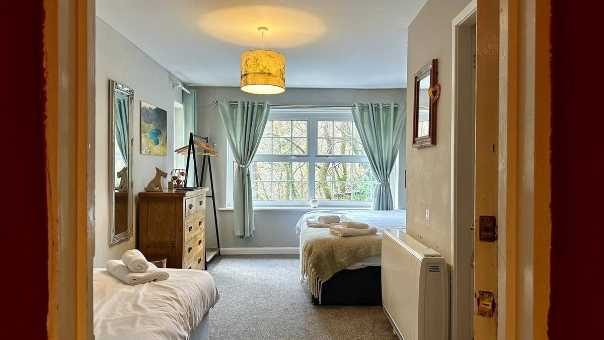 Fairbourne House | Immerse yourself in 400-year-old history at Panteinion Hall