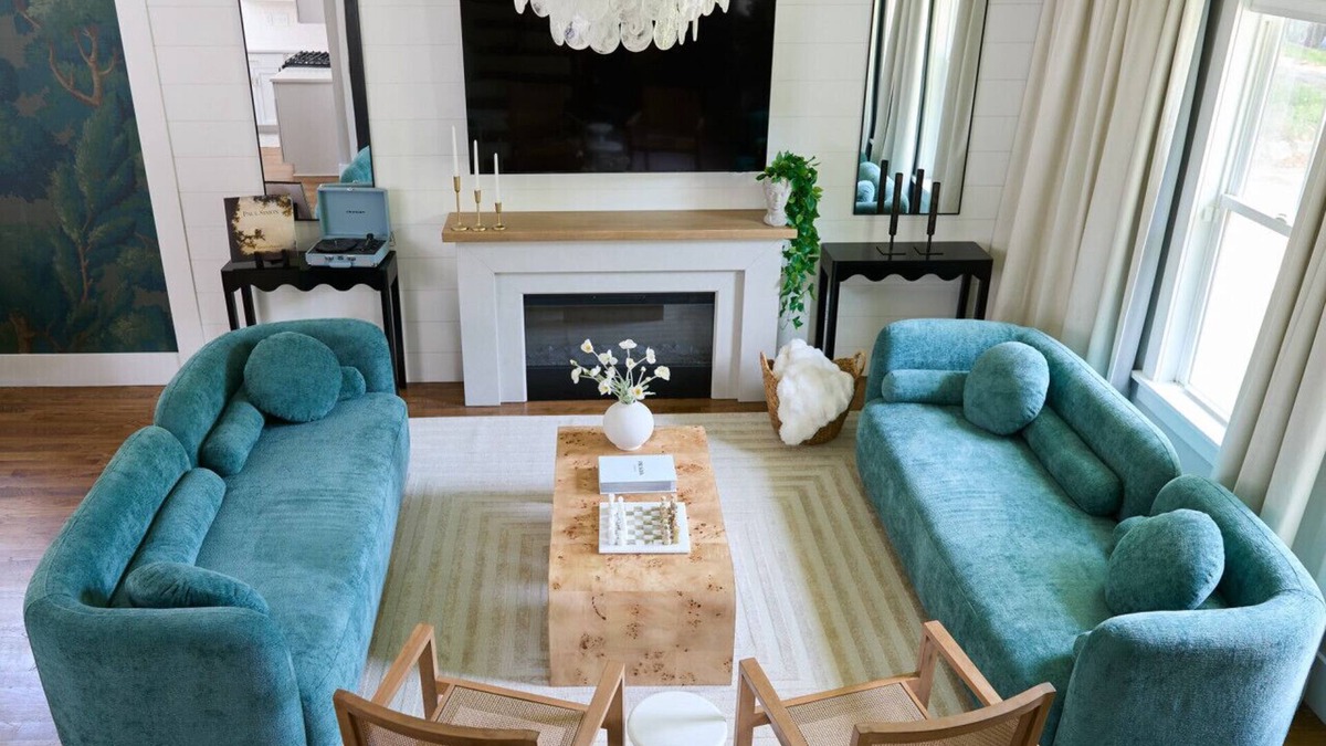 Downtown House | Immersive Home w/3 Kings, Hot Tub, Fire Pits, Arcade, Hidden Bookcase, Treasure Hunt