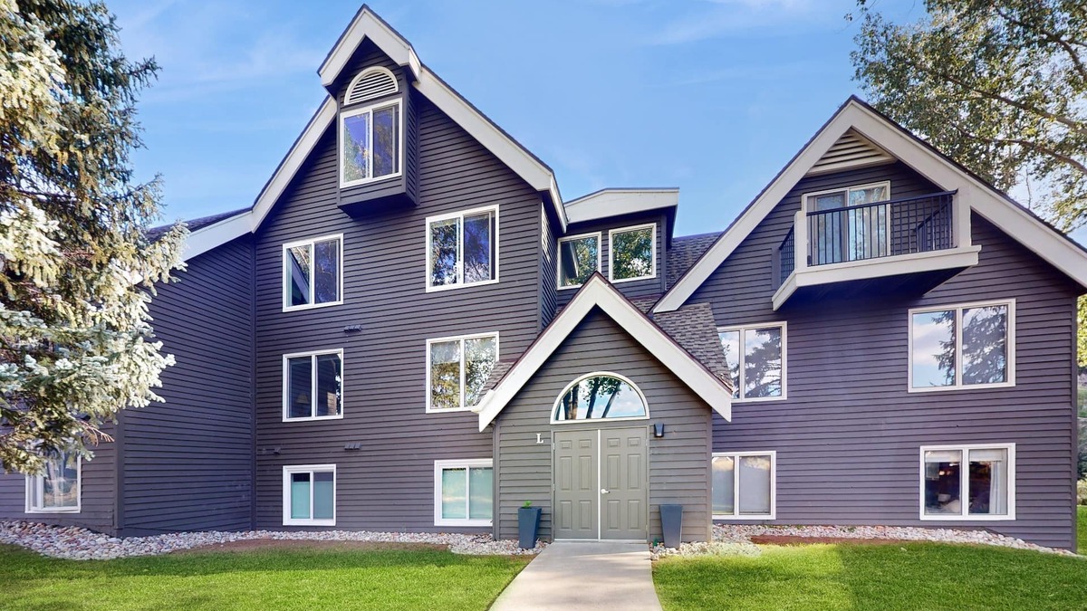 Edwards Condo | Immersive mountain living - enjoy mountain biking, fly fishing, hiking, & more