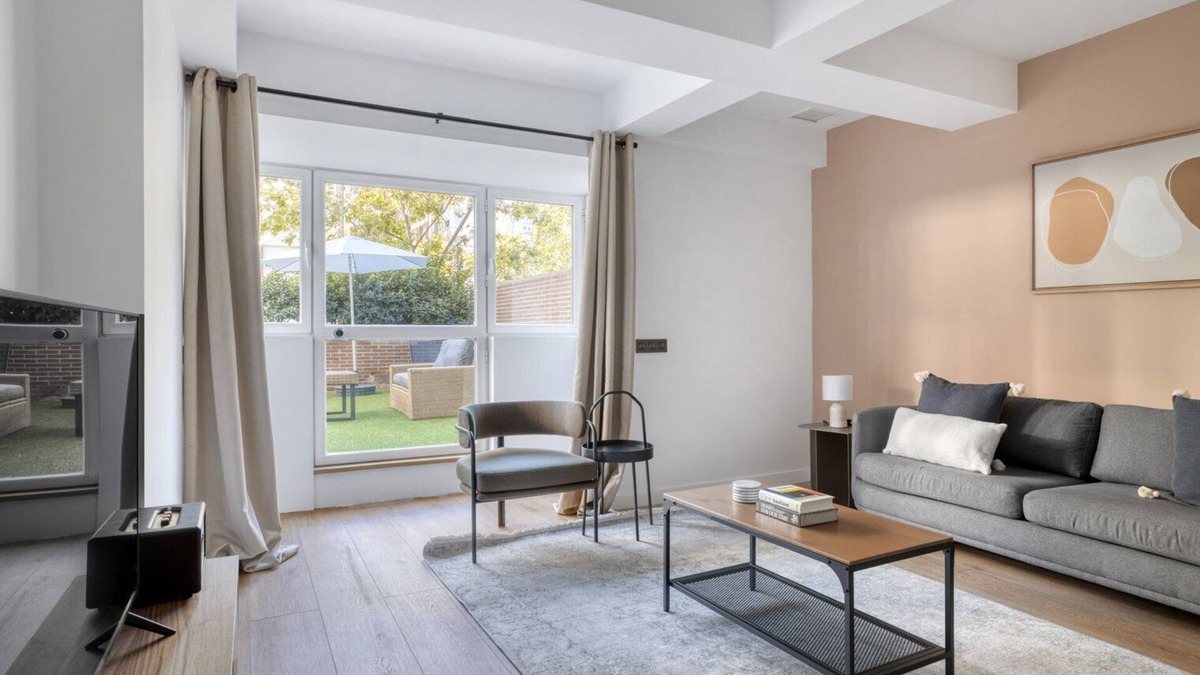 El Viso Apartment | Immpecable Chamartín 1BR w/terrace, by Blueground