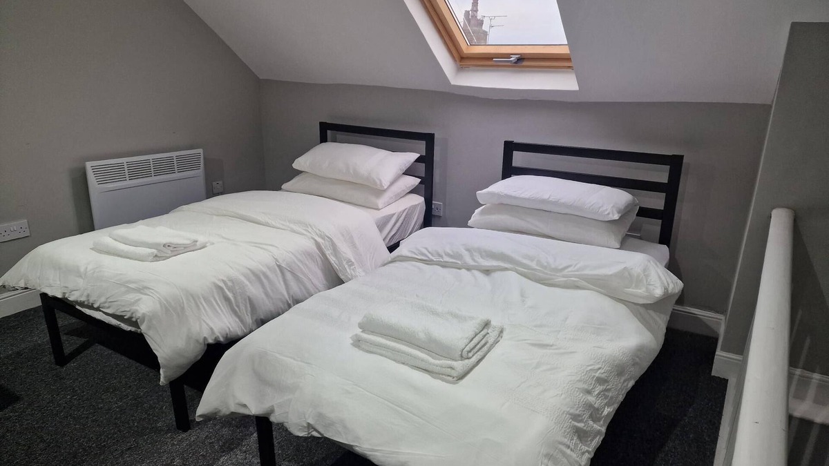 Bradford Apartment | Impeccable 3-Bed Apartment in Bradford to explore