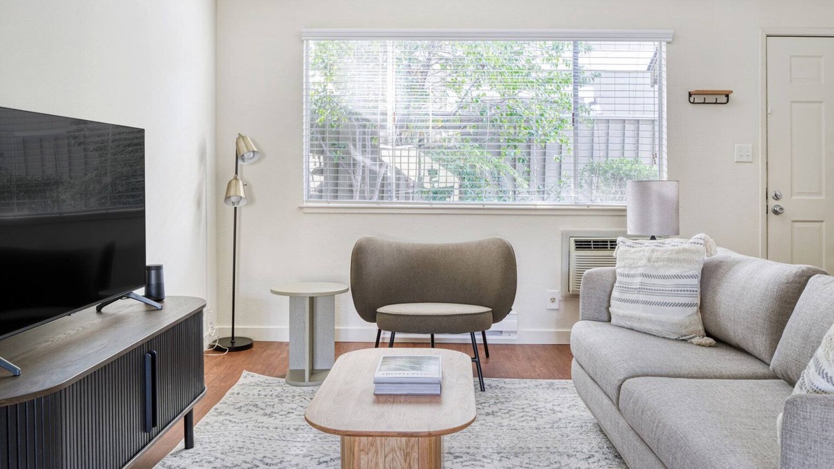 Campbell House | Impeccable Campbell 2BR w/ Pool & BBQ, 10 mins to Netflix, by Blueground