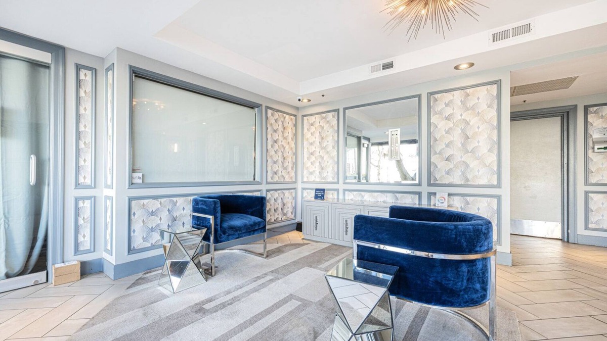 Greater Wilshire - Hancock Park Apartment | Impeccable Hancock Park 2BR w/Pool, Gym, walk to shops, by Blueground
