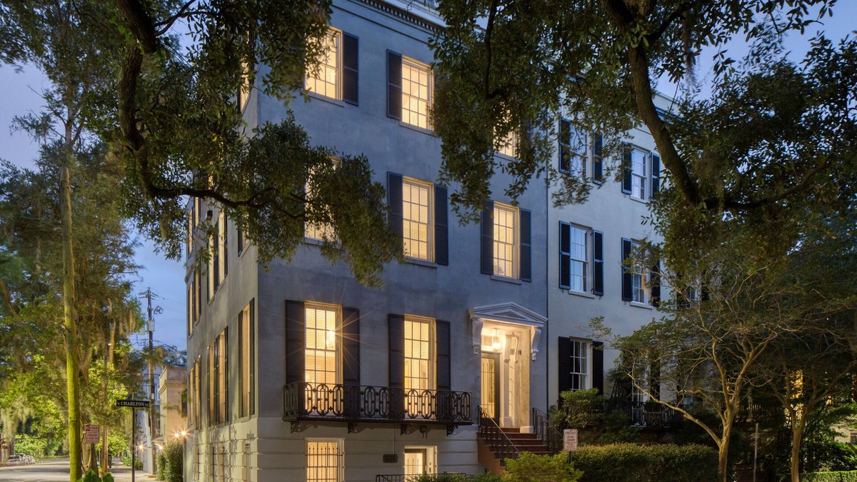 Historic Downtown Savannah House | Impeccable Luxury Mansion on Lovely, Quiet Pulaski Square by Lucky Savannah